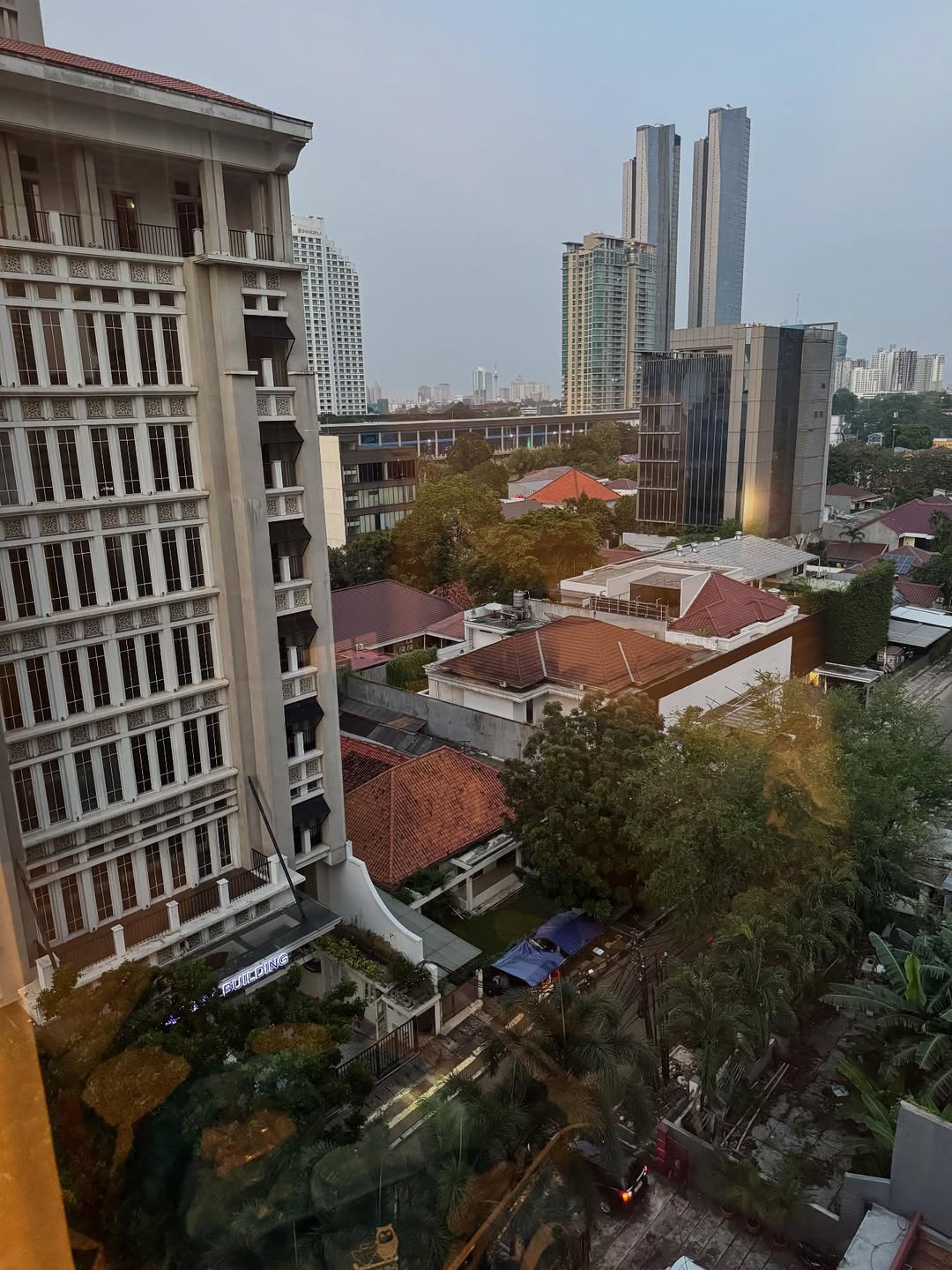 教育評論家の尾木ママこと尾木直樹、インドネシア🇮🇩ホテルからの夜明けの1枚に「素敵な景色ですね」の声