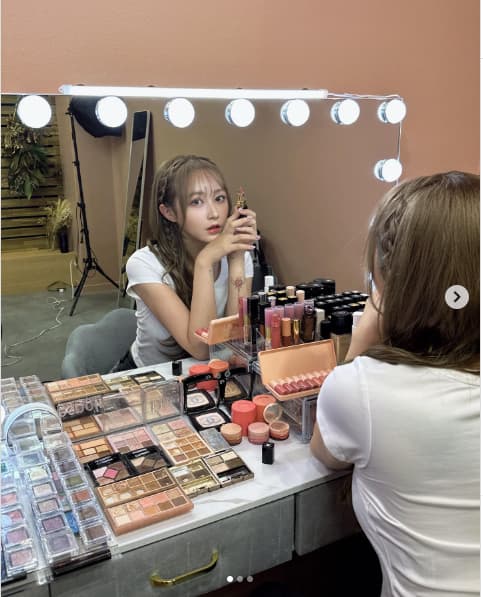 てんちむが自身のメイク中ショットを公開