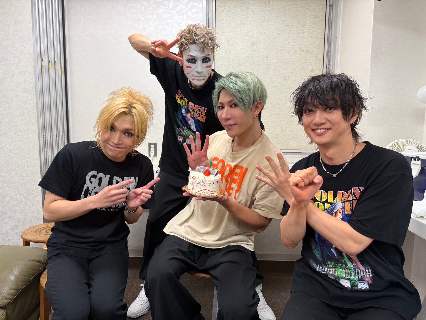 歌広場淳が40歳お祝いショットを公開！メンバーからの祝福にも感謝