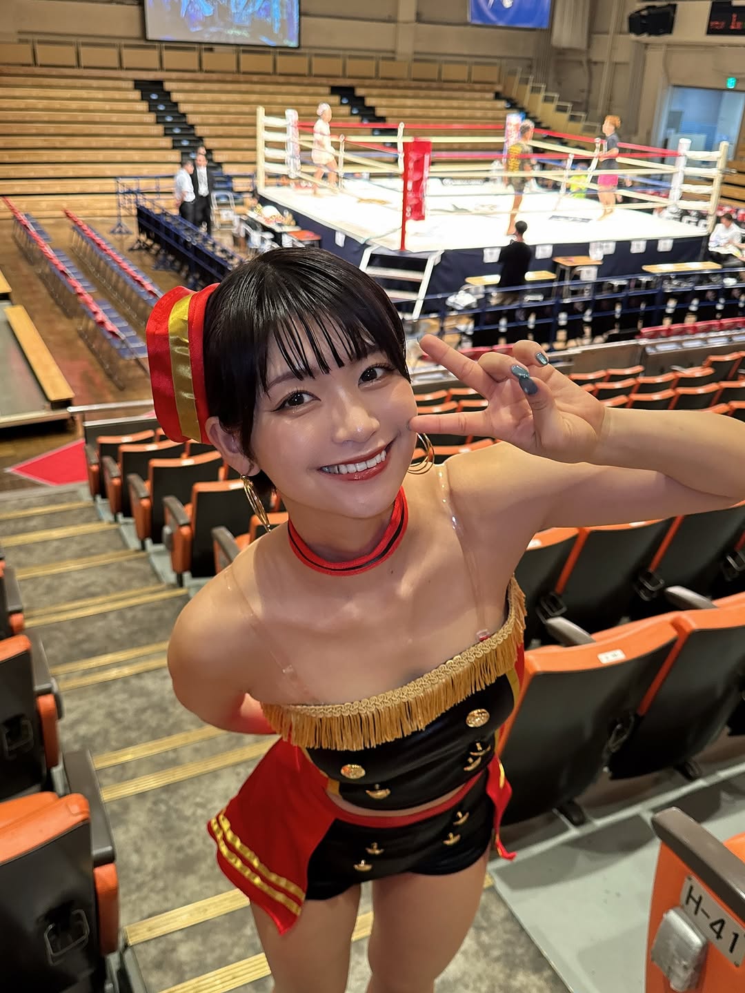 「スタイル最強ですね」美ボディグラドル、"デコルテ＆美脚"全開ラウンドガール姿でファン悩殺！