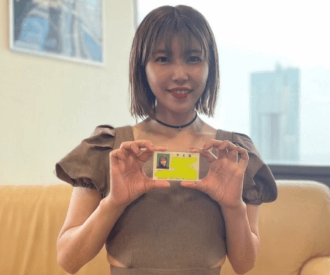 「晴れて…大学生なりました！」美女タレントの報告！記念ショットにファンからの祝福が続々「がむばれ〜」