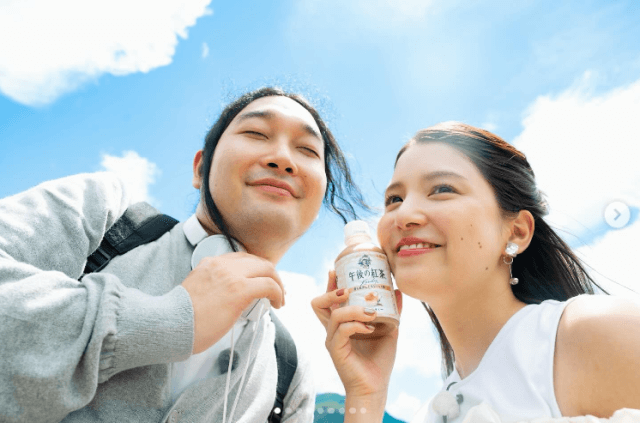 「ポスターかと思った！！」“午後の紅茶の聖地”に川島海荷が舞い降りる！写真はかが屋・加賀が撮影