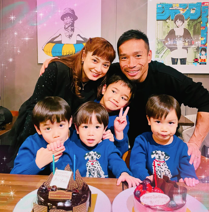 人気女優が41歳の誕生日を家族で祝福　歳の数のバラと豪華な祝福に「素敵な家族」「幸せが伝わる」の声