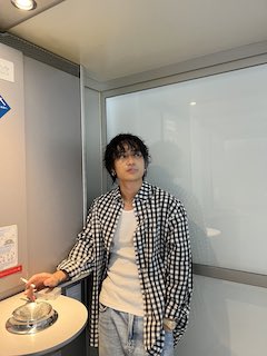 超人気YouTuber 喫煙ショットに「ビジュ上がりすぎてんな」の声 最新投稿が話題に