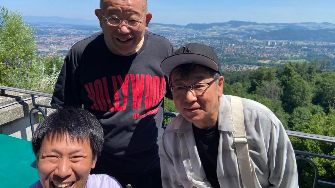 あの有名落語家が、スイスでの満喫ショットを公開！「皆さま素敵な旅に、なりますように」
