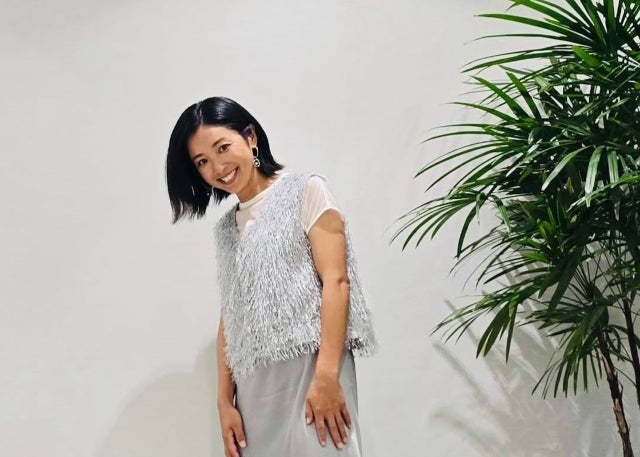 片岡安祐美、「ポーズ難民」発言と笑顔ショット。ユニフォーム以外の装いに注目集まる