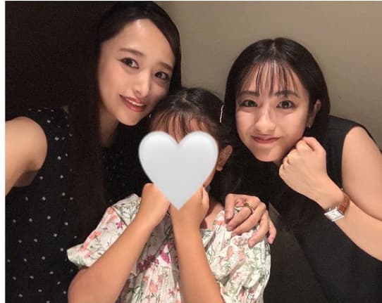 近藤千尋　まこちんとガールズトーク　長女も緊張しながらも大好きなまこちんに夢中