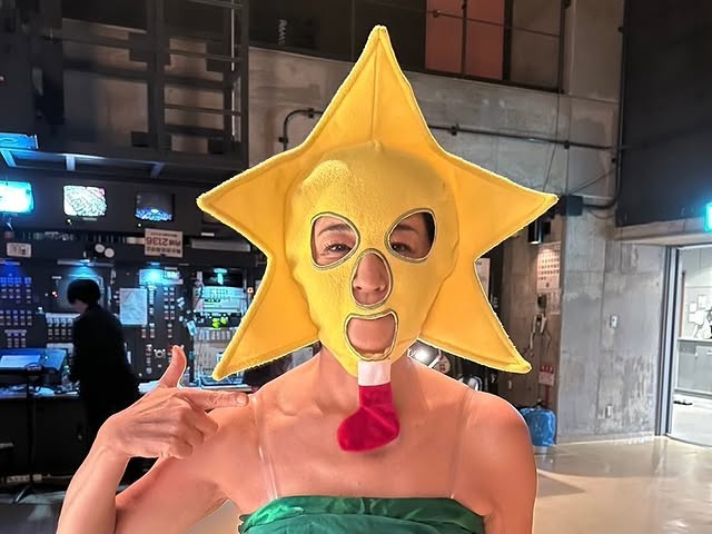 「おもてたんと違う…」高嶋ちさ子がクリスマスツリーに⁉反則級な