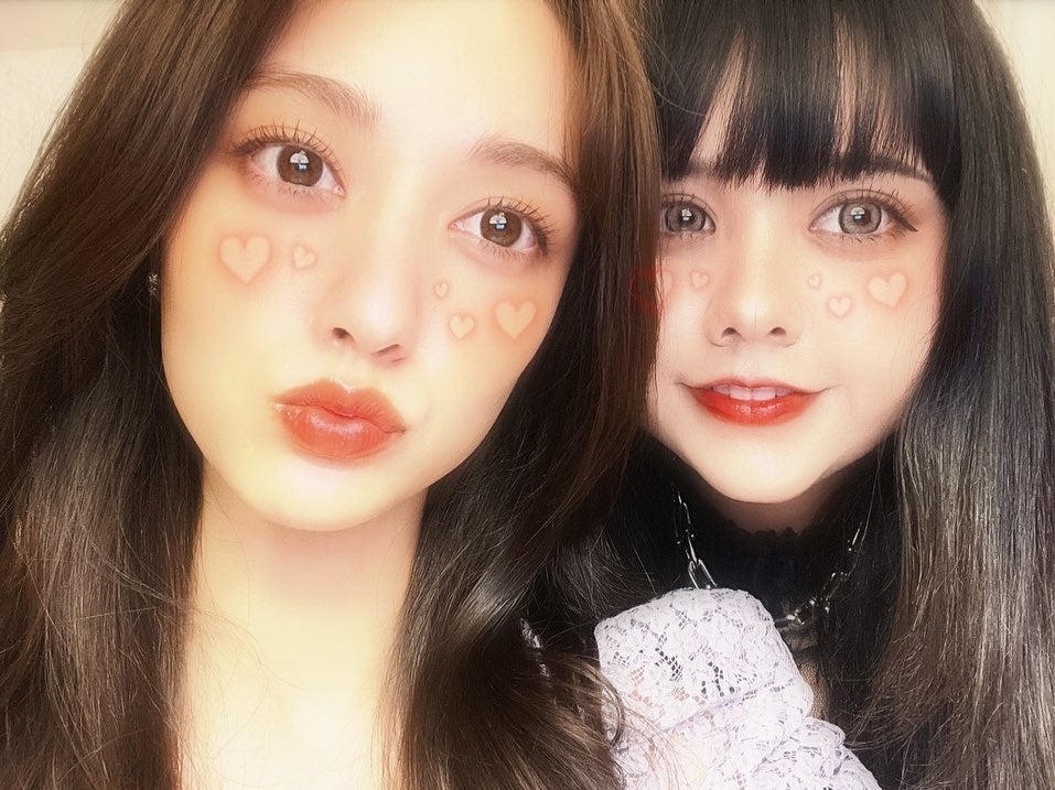 「美人姉妹！」谷まりあさんさんが姉妹ショットを披露！