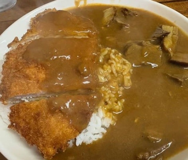 「食べるたびに活力がみなぎる！」ミキ昴生がランチのスペシャルカレーに大満足！
