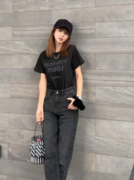 ほしのあき　今日の私服はデニムとラグジュアリーで決まり！