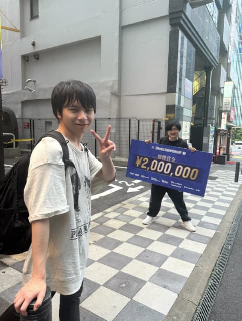 「賞金のパネルもいただいてきました」倉持由香・ふ～ど夫婦が仲良く打ち上げ