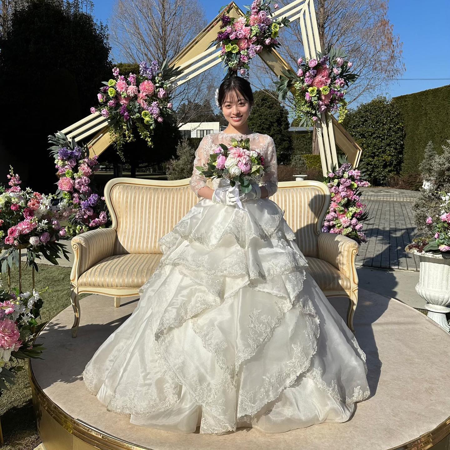 偽装結婚会見で話題の橋本環奈が純白ウェディングドレス姿披露👰🤵「ただの天使やん！」
