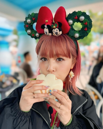 新垣里沙、ディズニーフード満喫！幸せ溢れるパークの一日！！