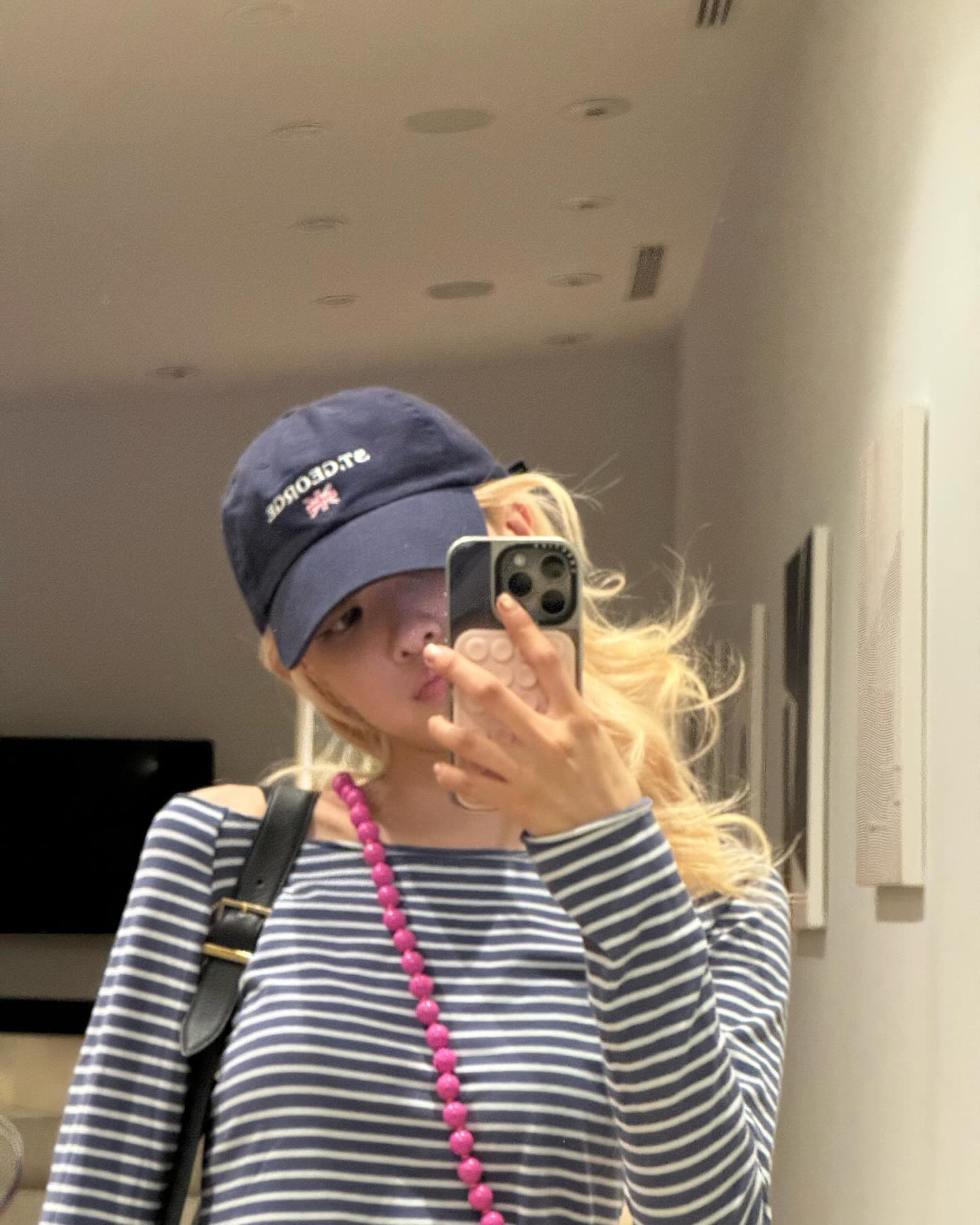 BLACKPINK・ROSÉのギターを持つ姿がカッコ良すぎる！