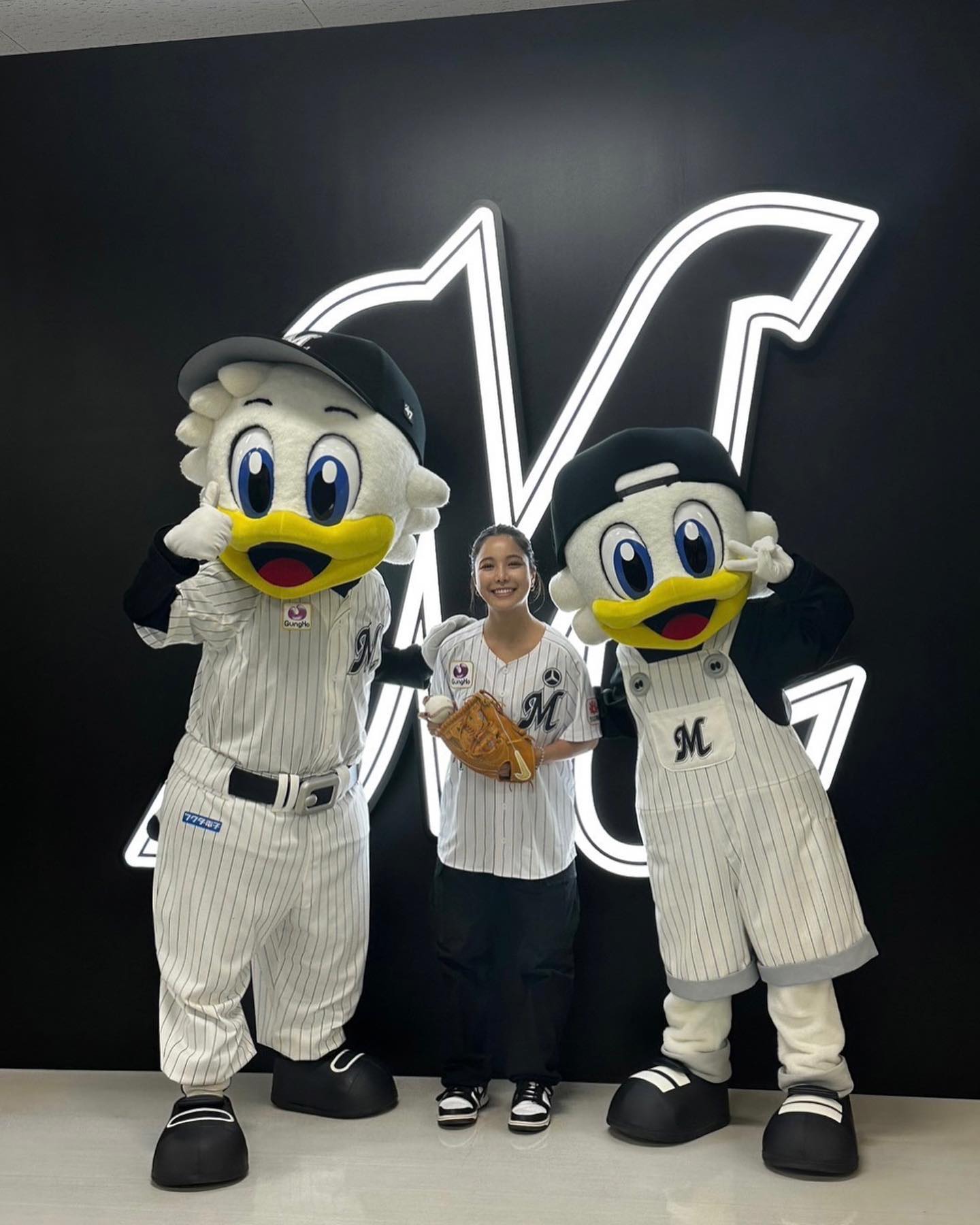 高梨沙羅  セ・パ交流戦始球式のオフショットを大公開！可愛すぎる姿が大きな話題に！