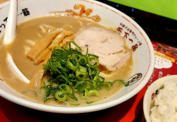 「ラーメンの後は麻雀!?」俳優・小沢和義、“手先のお稽古”ショットにファン興味津々