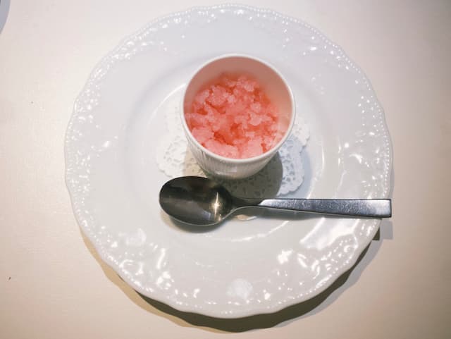 女優・のんが食べたのは◯◯味の氷！？「この佇まいがたまらなくかわいい」