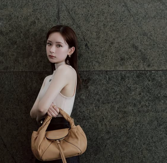 「フェンディ スパイ」カムバック！畑芽育、秋冬バッグを披露