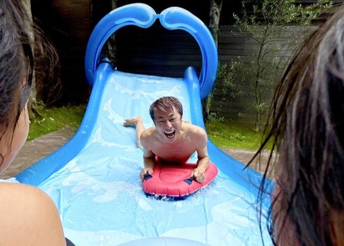 田村淳、庭に“ミニミニウォータースライダー”設置　娘たちに向けた温かなメッセージも