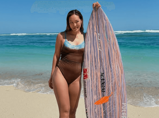 「セクシーでスタイル抜群！」海の美女アスリート、プロサーファー仲間撮影の”絶美・水着姿”にファン熱視線！「3cmでいいです足の長さ分けて下さい」