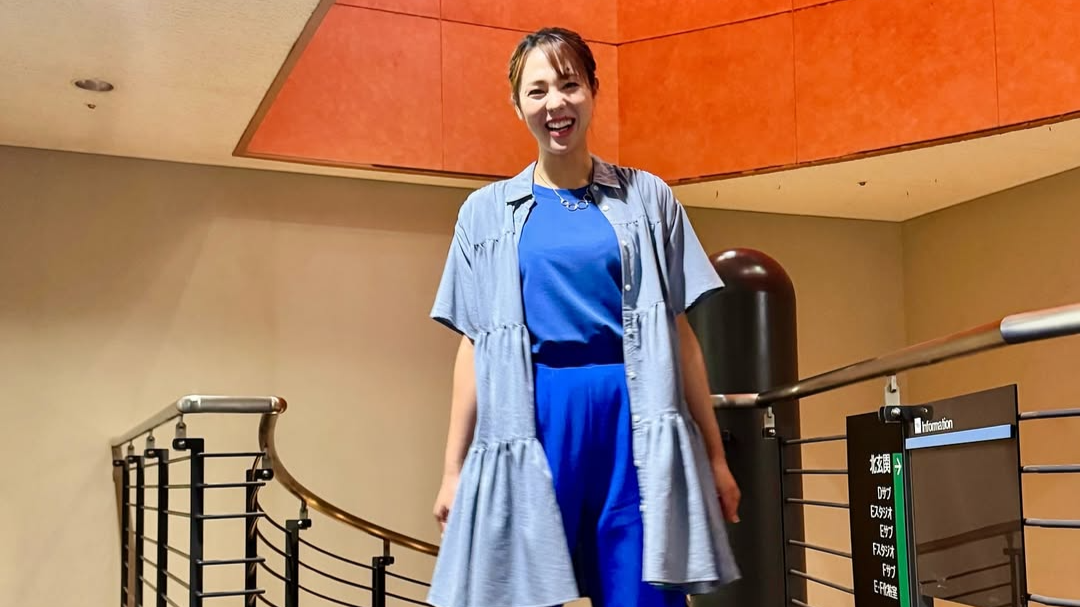 「涼しげなカラーと生地感が抜群」元女子バレー日本代表・迫田さおり、ネーションズリーグ解説衣装を披露