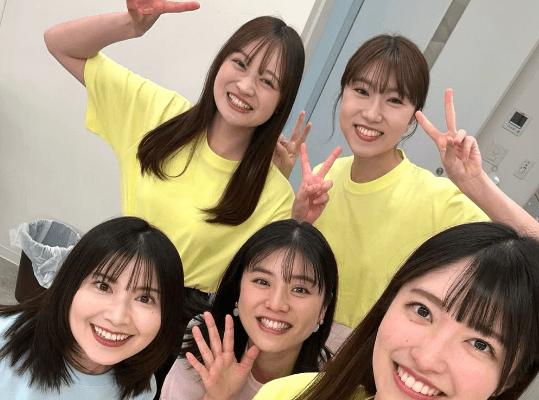 「皆さん美しい」美女アナウンサー、局の周年記念のポスター撮影へ！”女子のオフショット”にファンうっとり「可愛い皆さん」