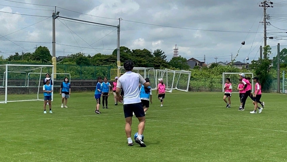旗手怜央 思い出の地で子どもたちとサッカー「感慨深い1日になりました！」