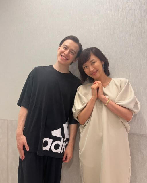 大物芸人の妻がイケメン俳優の舞台を観劇 仲良し2Sを公開