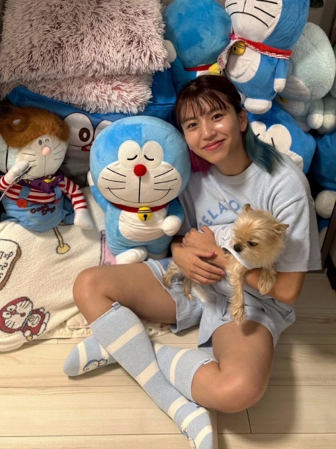 「ありですか？なしですか？」ぱんちゃん璃奈、愛犬とおソロコーデで可愛すぎるスマイル！