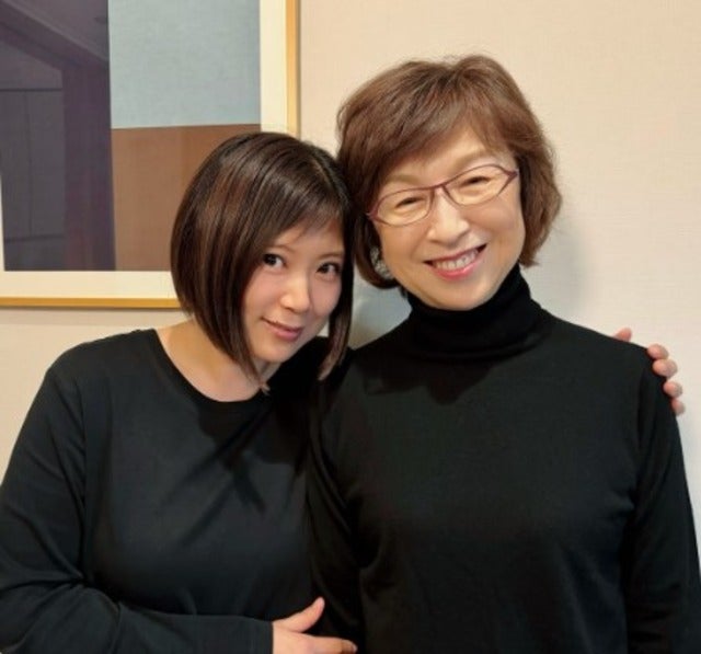 「いつ会ってもパワフル」絢香が尊敬する南場智子と2ショット！