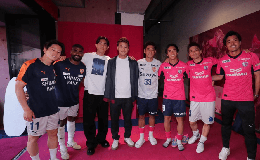 「かつてのチームメイトたちと」北野ラストマッチ後の豪華再会ショットが公開