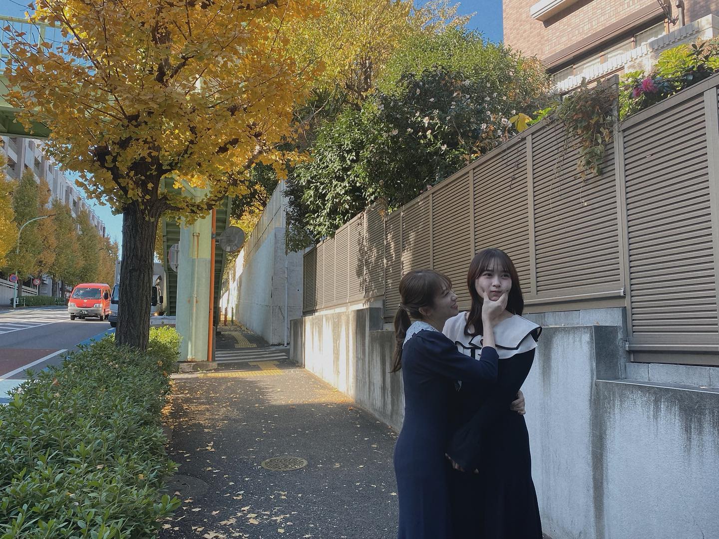 卒業発表の乃木坂46・秋元真夏 同じく卒業の後輩鈴木絢音とのツーショット公開👀