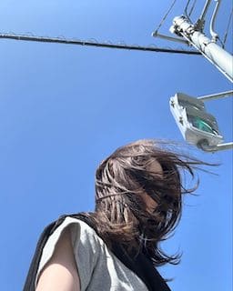 「映えてるけどこれ誰？笑」夏を一足先取りした大女優が可愛すぎると話題に