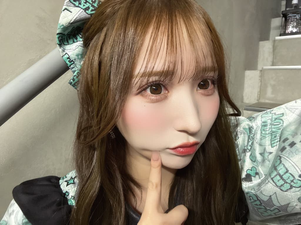 「知らんけどっ」CANDY TUNE・ 小川奈々子の“あざと至近距離ショット”が話題に！