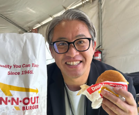 五十嵐亮太、合間のバーガータイムを満喫！