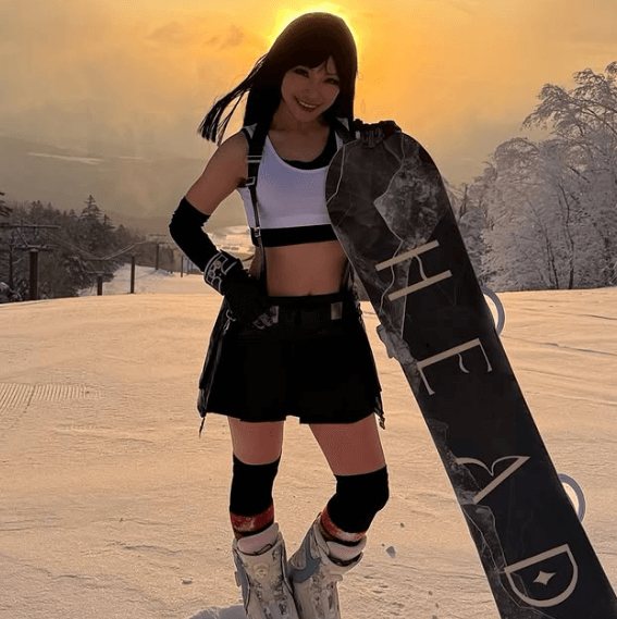 「可愛くてセクシーすぎる」話題のスノボ美女、FF7”ティファ・ロックハート”コス姿をゲレンデで披露！反響続出「実際に見たいっす」