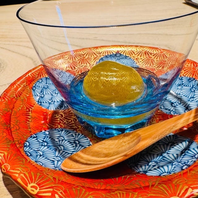 尾木ママ、お寿司屋さんでデザートに『梅煮』を堪能！