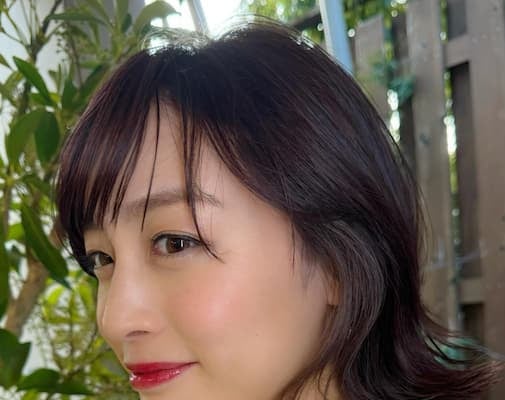 新井恵理那が“煉獄さん”に！？ヘアカラー中のオフショットがファンの間で話題！