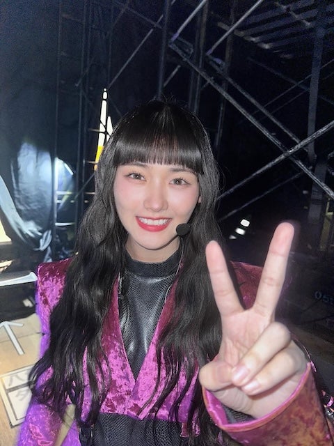 キュートなピース！櫻坂46・山﨑天がオフショット公開