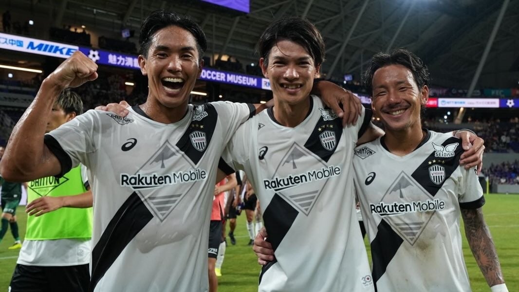 歓喜の笑顔！白黒戦士たちが魅せた“無失点勝利”にスタジアム熱狂