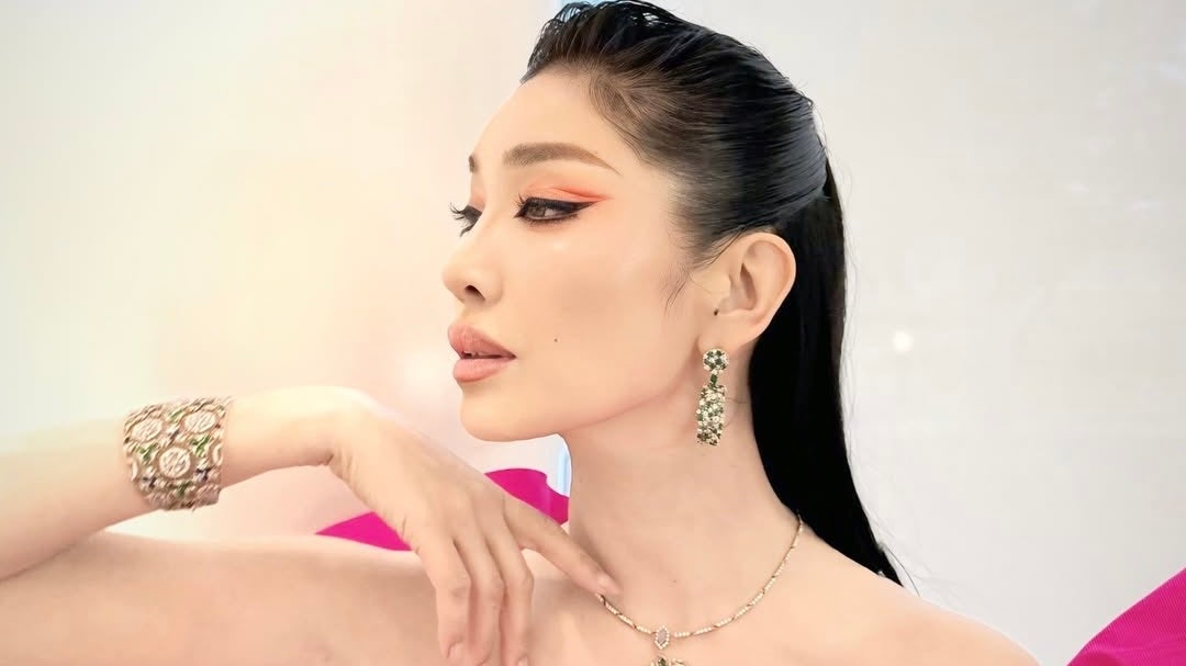 「デコルテが美しい」アンミカ、ファスナーをどこで止める!?どれを閉める!?デザインが変化するお洒落すぎるドレス衣装が話題に!