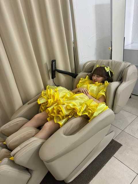 「あまりにも愛おしい」FRUITS ZIPPER 早瀬ノエルの”謎の笑み”での爆睡ショットにファンも笑顔