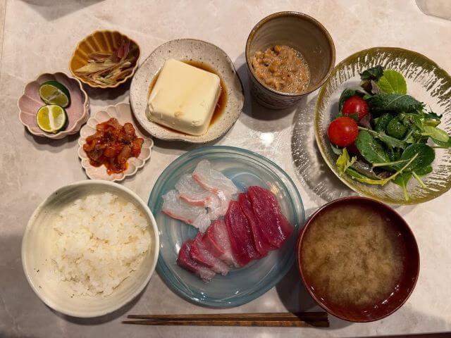 川口葵のヘルシー晩ごはん公開！すだち香る味噌汁とお刺身で大満足の一膳