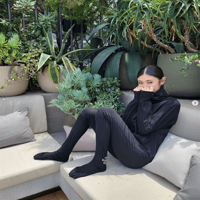 日焼け厳禁！「山田優」の美しすぎるブラックパーカールック