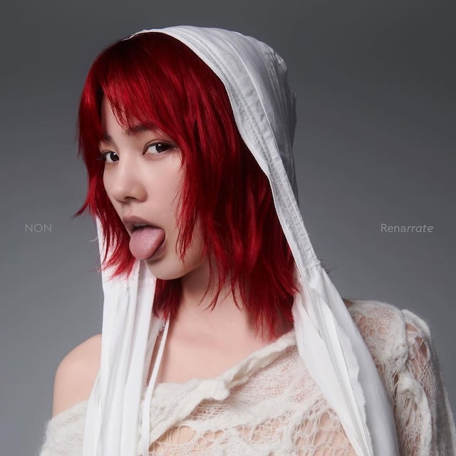 よりパーソナルに迫った！？のんの赤髪姿が話題に