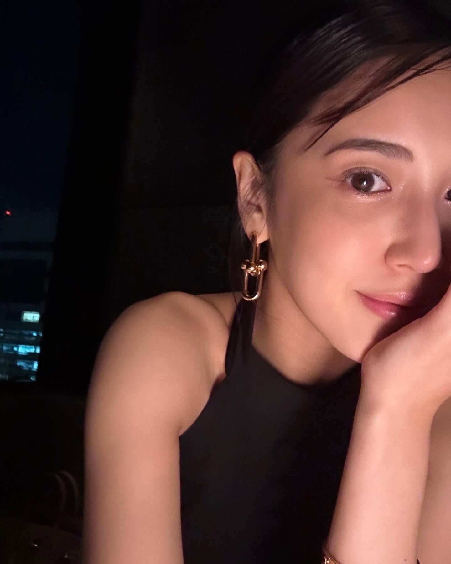 藤井夏恋、肌の綺麗さが際立つショットを公開！大きな目に見つめられてドキドキ...♡