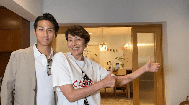 RIKACOの横に写るイケメンの正体は?　「かっこえぇ〜」