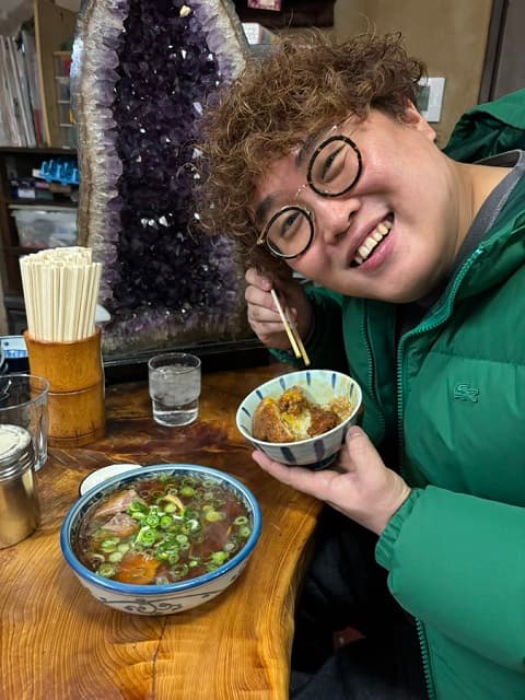 「可愛すぎる!!!」巨大宝石をバックにしたマユリカ 中谷の笑顔ショットをファン絶賛!?