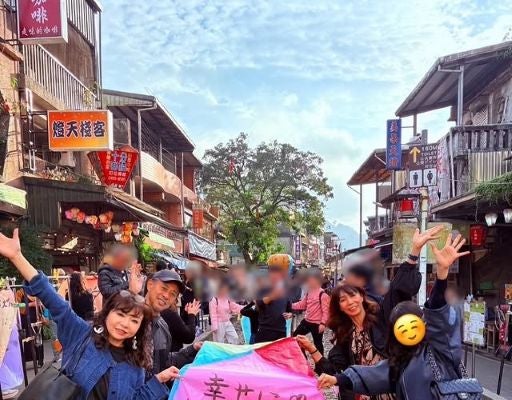 「十份にも行きました！」ハイヒール・モモコ、ランタンに願いを込めて空へ放つ！